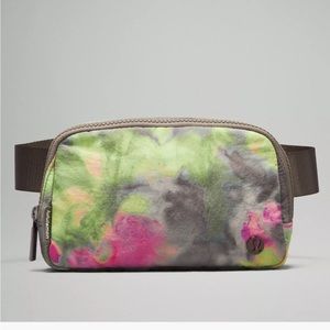 NWT Lululemon belt bag - hyper dye multi/rover